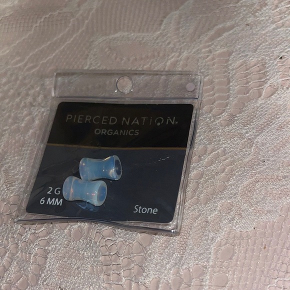 🪴2G/6MM stone Pierced Nation plugs! - Picture 3 of 4